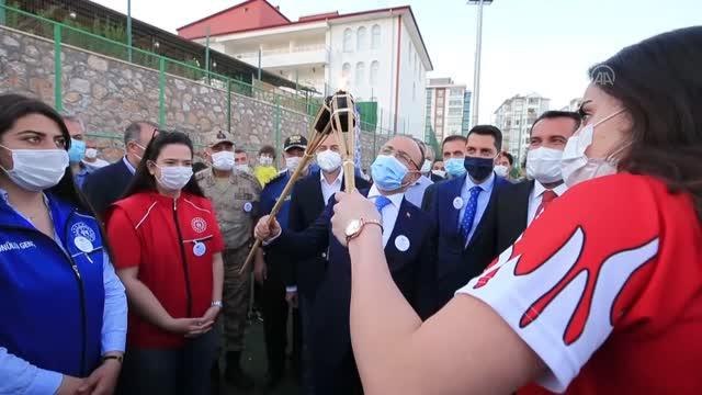 Saat 19.19'da İstiklal Marşı okundu