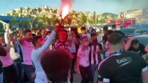 Beşiktaşlı taraftar hem şampiyonluk hem 19 Mayıs coşkusunu bir arada yaşadı