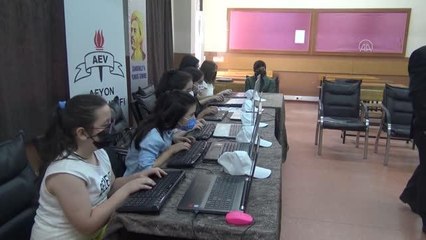 AFYONKARAHİSAR - Mili eğitim müdüründen Dünya İnternet Klavye Şampiyonası'nda dereceye giren öğrencilere tebrik