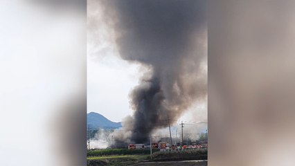 경북 구미시 폐차장 화재...진압 장비 20대 출동 / YTN