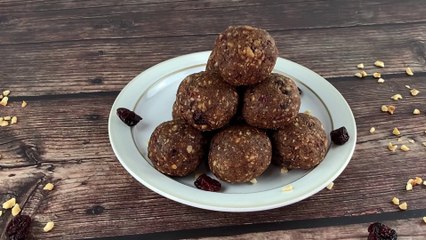 Healthy No Bake Energy Bites with Dates