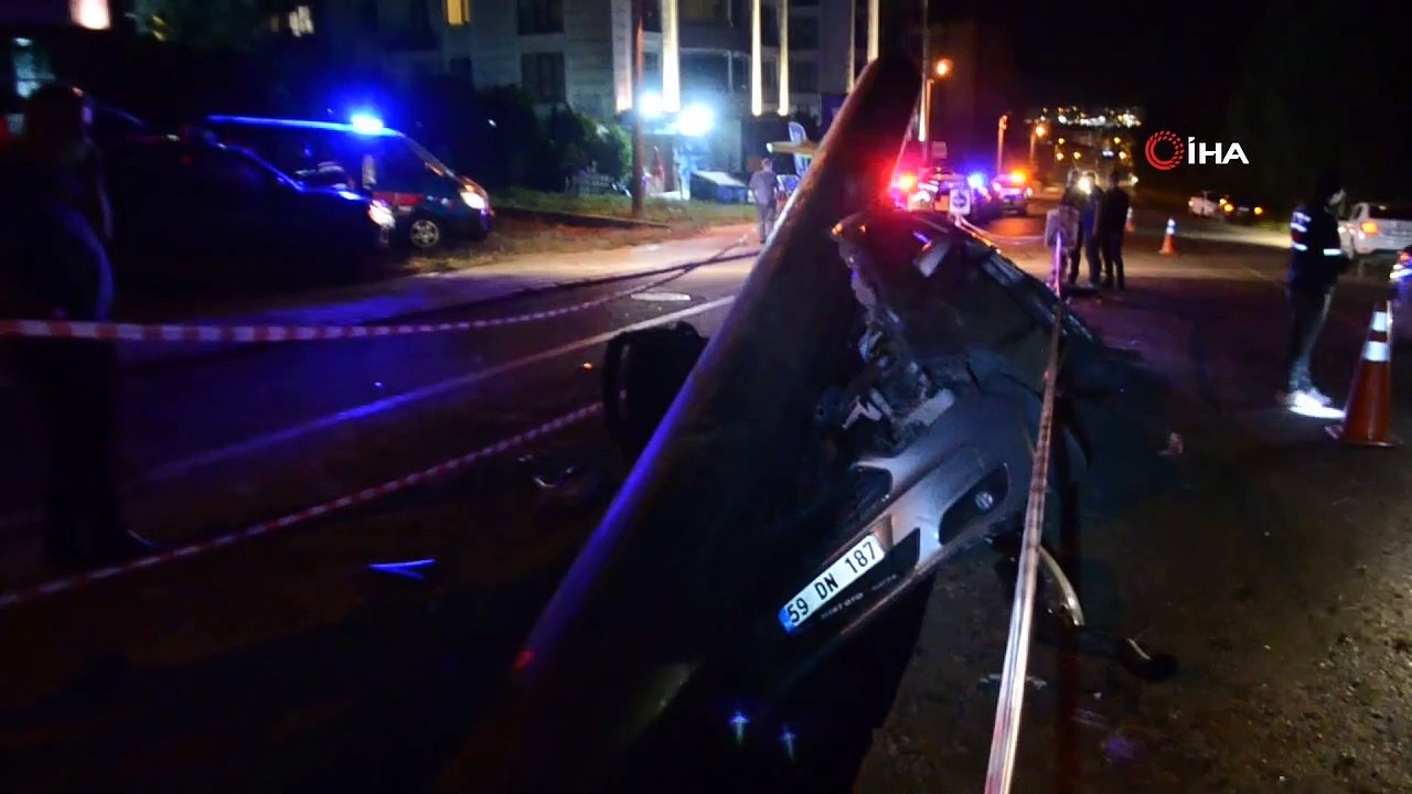 Tekirdağ’da korkunç kaza: Yolun ortasındaki dev boruya çarpıp kanala düştü- Dev brou ile kanalın arasında sıkışan aracın sürücüsü ağır yaralandı