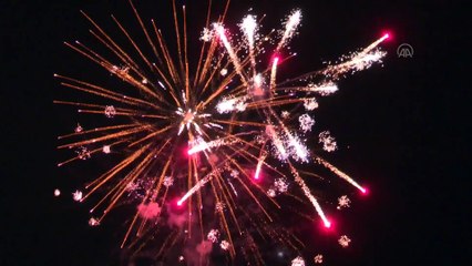 BURSA - 19 Mayıs Atatürk'ü Anma, Gençlik ve Spor Bayramı kutlamalarına havai fişekli final