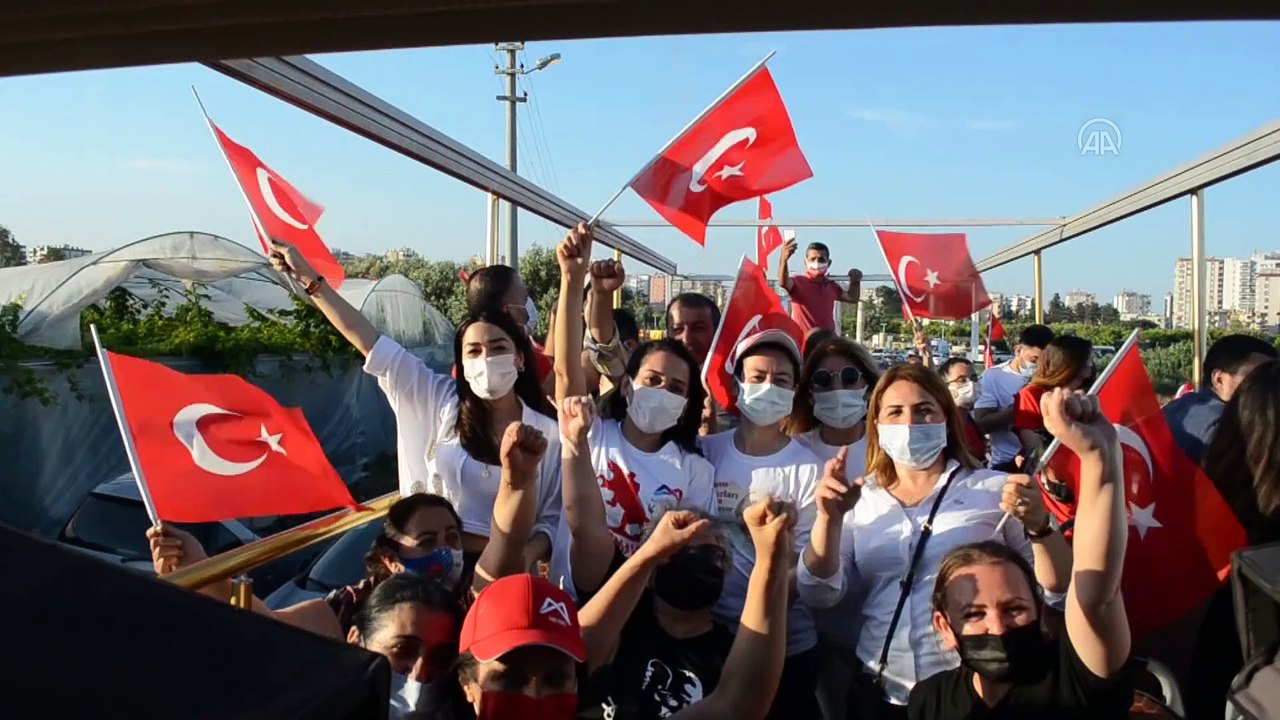 MERSİN - 19 Mayıs'a özel üstü açık otobüsler ve 'vosvos'larla konvoy düzenlendi