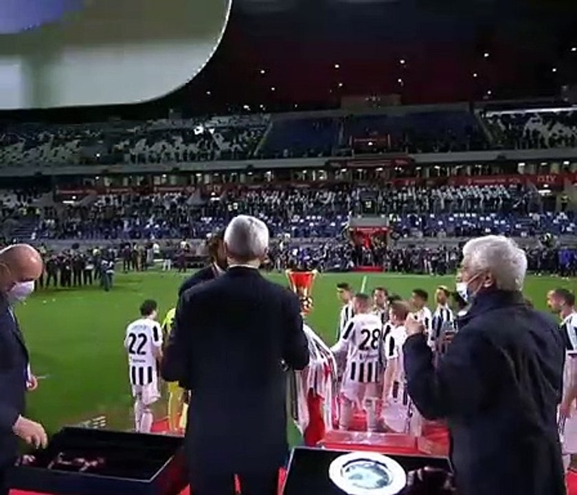 Juventus players celebrate winning Coppa Italia 2021