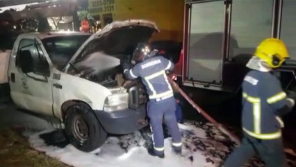 Bombeiros controlam princípio de incêndio em caminhonete da Prefeitura na Av. Barão do Rio Branco