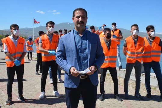 Son dakika haber... Tatvan Belediyesi Van Gölü sahilinde temizlik çalışması yaptı