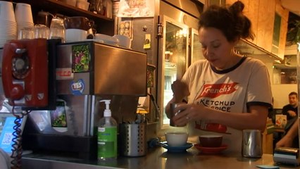 Unemployment rate falls despite JobKeeper ending