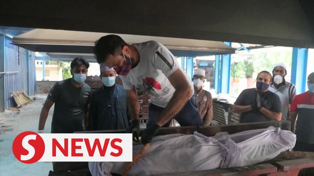 Volunteers cremate unclaimed bodies, give last rites to deceased in Mumbai