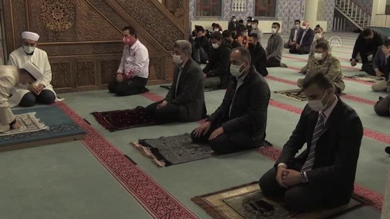 2 bin 500 Müslümanın katledildiği Zeve Şehitliğ...