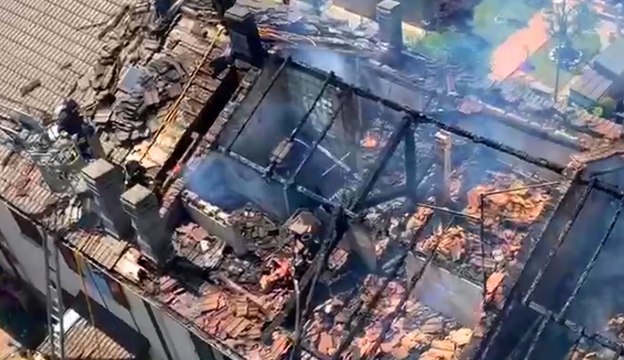 Dalmine (BG) - Incendio distrugge il tetto di una palazzina (20.05.21)