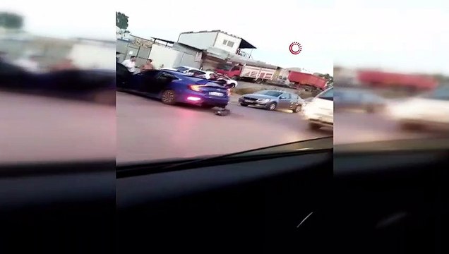 Avcılar’da şüpheli araç ortalığı birbirine kattı: Hareket halindeki araçtan indi o anlar kameraya böyle yansıdı