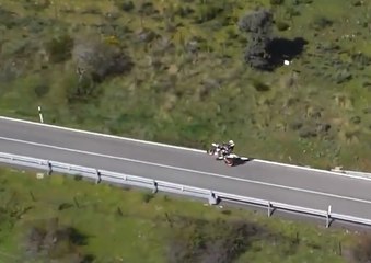 VÍDEO: Hace un caballito, le caza un dron de la DGT y le para la Guardia Civil para multarle