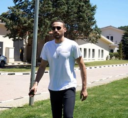 Cenk Tosun'dan futbolu Beşiktaş'ta bırakma cevabı: "Burası benim evim. Neden olmasın?"