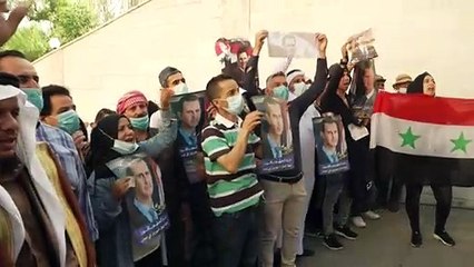 سوريون يتدفقون الى سفارة بلادهم في لبنان للمشاركة في الانتخابات الرئاسية