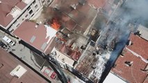 Rami'de binanın çatısı alev alev yanıyor (1)