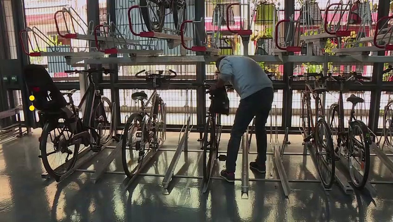 Dans les parkings souterrains de Lyon, les vélos prennent la place des voitures