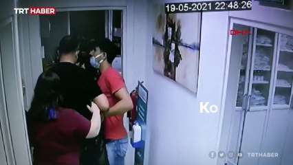 Çocuğuna müdahale eden doktoru ve hemşireyi darbetti