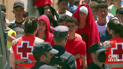 Çoğu Faslı binlerce göçmen Ceuta'ya akın etti