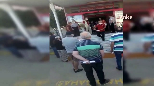 Her 10 dakikada 50 yurttaşa aşı randevusu verildi, sosyal mesafe kalmadı