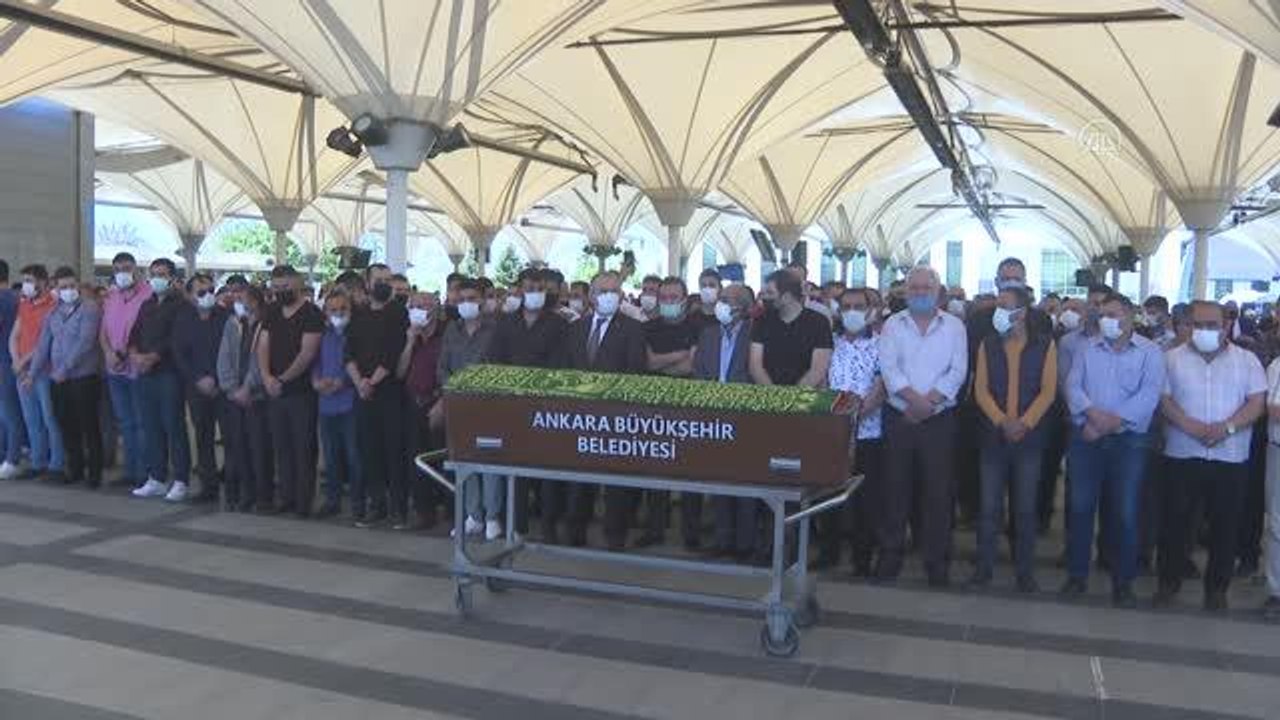 Türkücü Oğuz Yılmaz Ankara'da son yolculuğuna uğurlandı