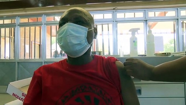 La OMS asegura que las vacunas son eficaces contra todas las variantes del virus de la COVID-19