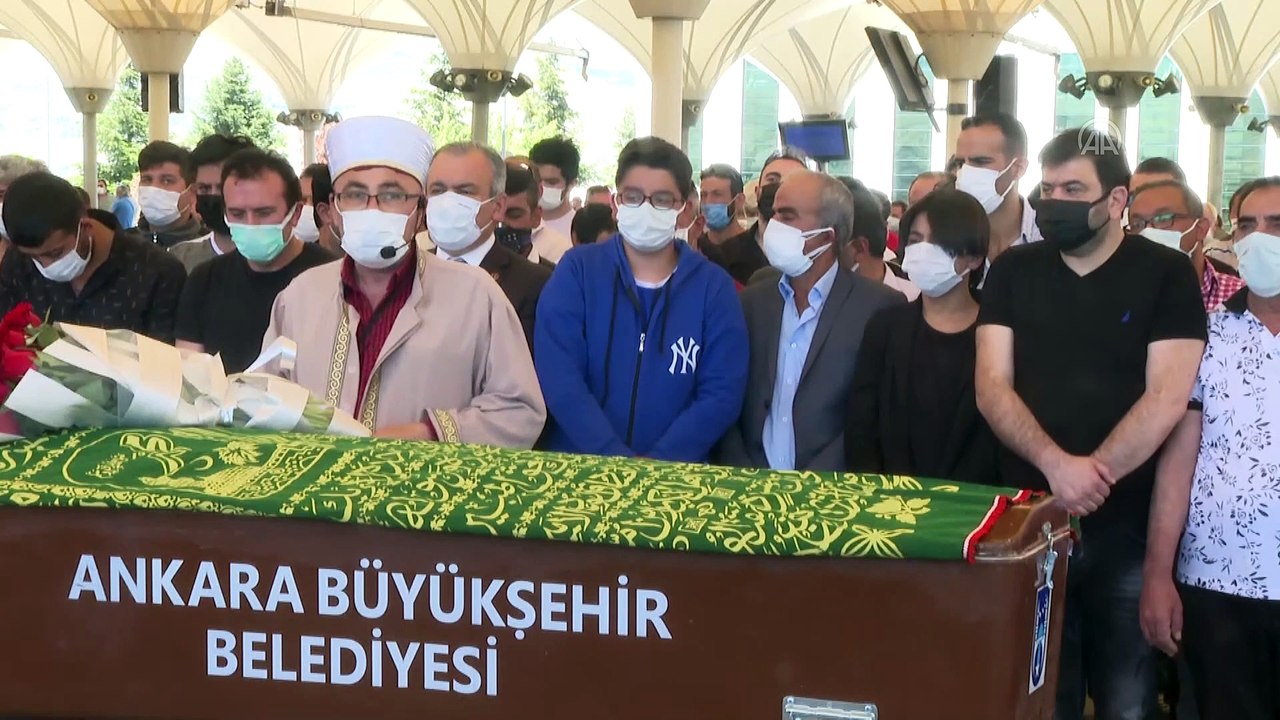 ANKARA - Türkücü Oğuz Yılmaz Ankara'da son yolculuğuna uğurlandı