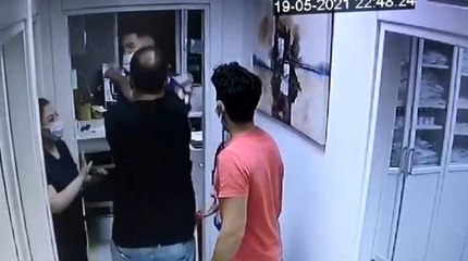 Tıp merkezindeki hemşireye damar yolu yumruğu kamerada