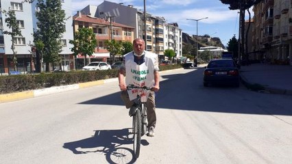 İsrail'i protesto için bisikletiyle yola çıktı