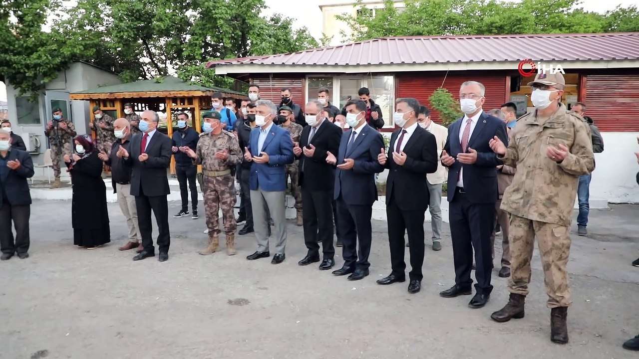 Özel Harekât polisleri dualar eşliğinde ‘Fırat Kalkanı’ harekât bölgesine uğurlandı