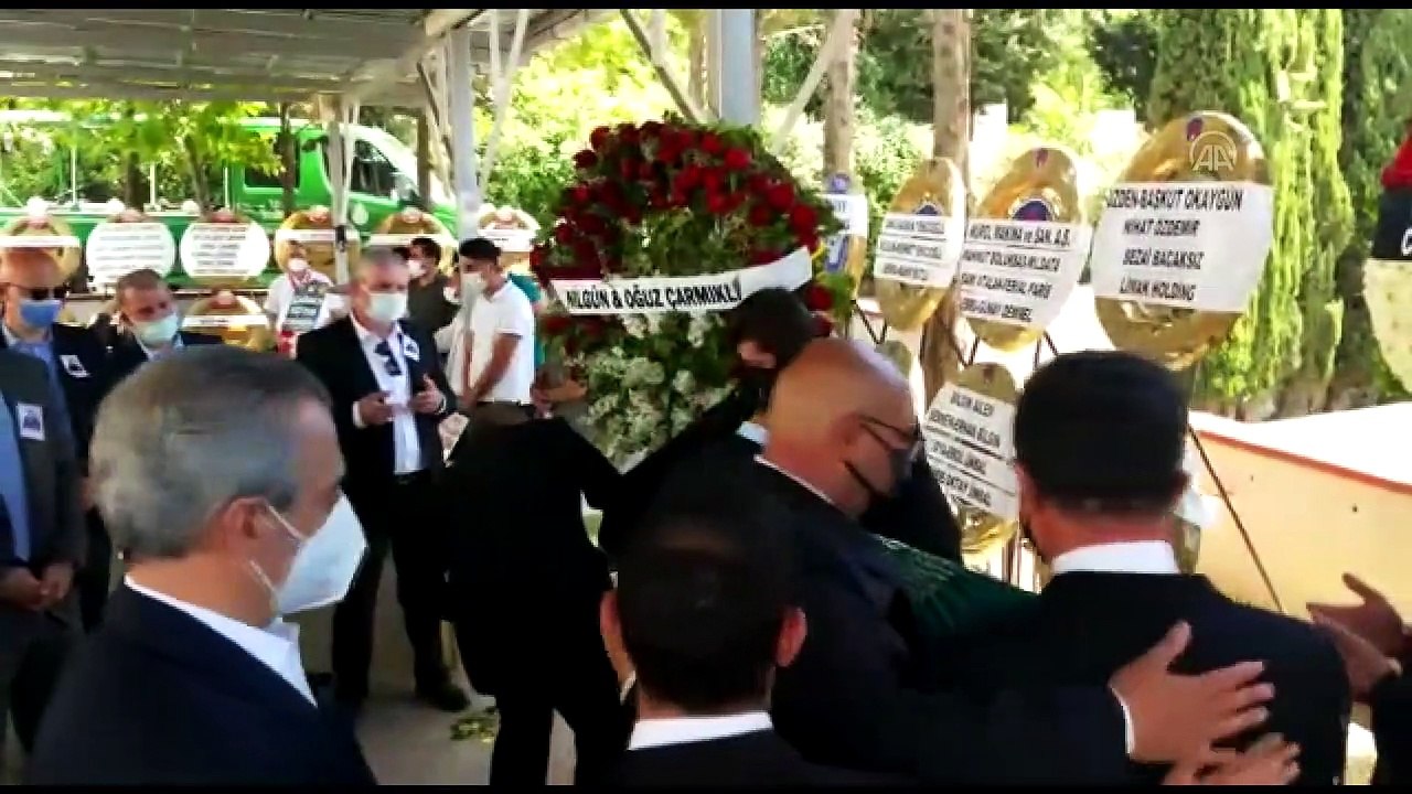 İSTANBUL - Nurol Şirketler Topluluğu Kurucu Ortağı Erol Çarmıklı son yolculuğuna uğurlandı