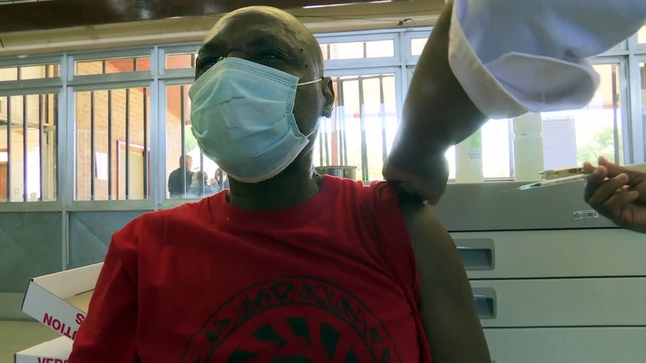 Vacinas são eficazes contra todas as variantes do vírus da Covid-19 (OMS)