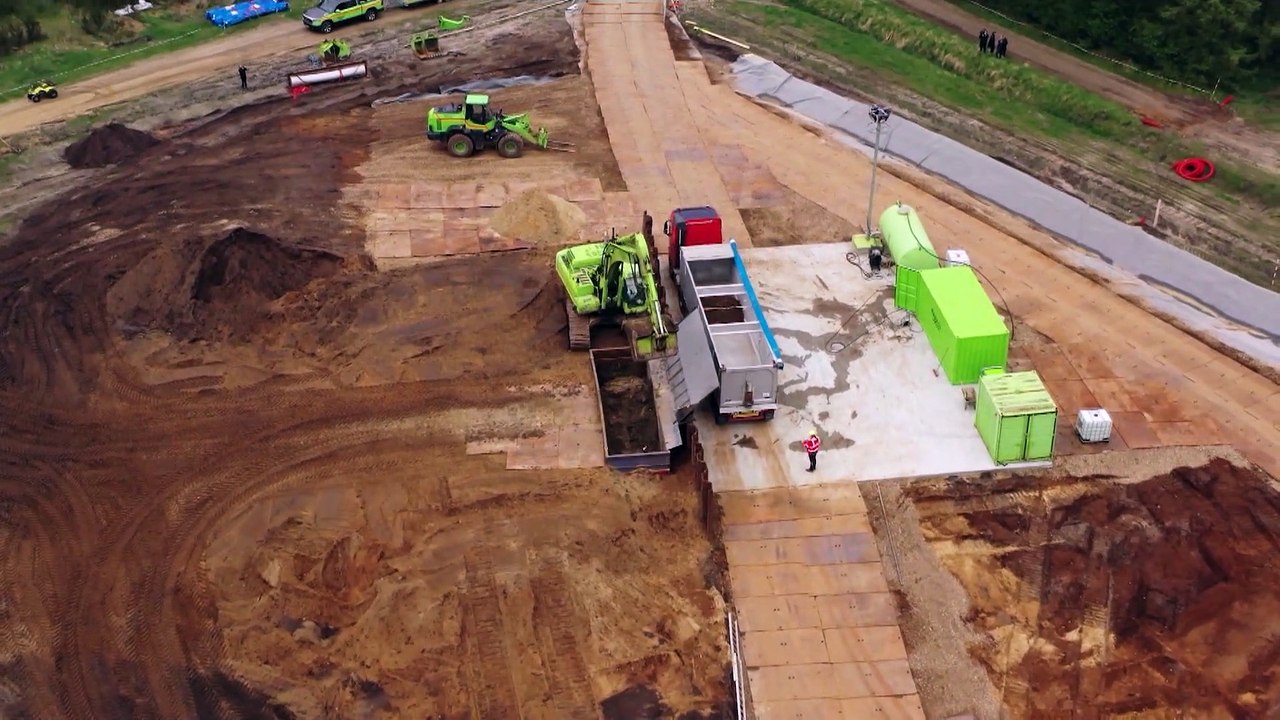 Massengräber der 'Zombie-Nerze': 4 Mio. tote Tiere bis zum Sommer verbrannt