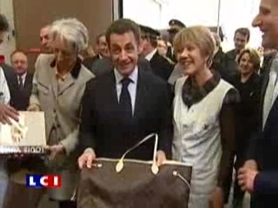 Sarkozy et son cadeau gratuit pour carla