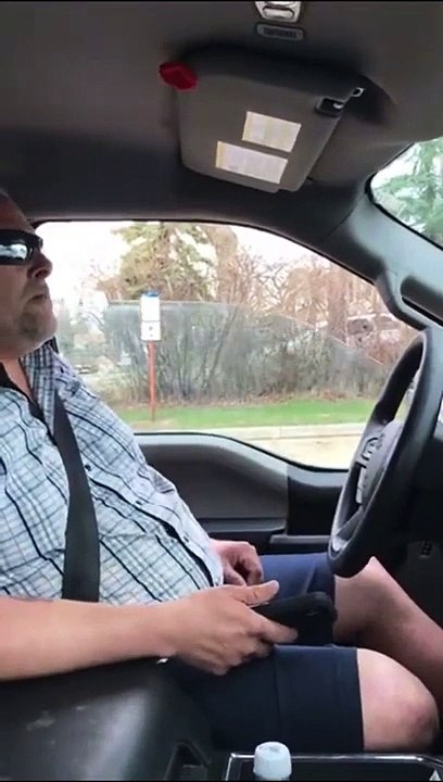 Ce conducteur craque après avoir reçu une amende et a la mauvaise idée de faire le malin avec la police (Canada)