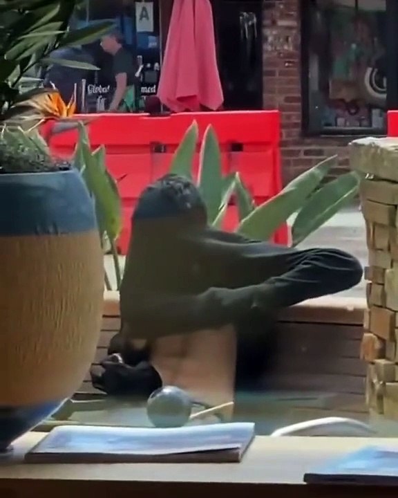 Fumer, c'est mauvais pour la santé... Il va vite le comprendre