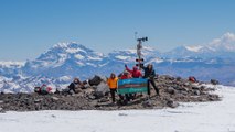 Expedición científica instala estación meteorológica para medir el impacto de cambio climático en glaciares