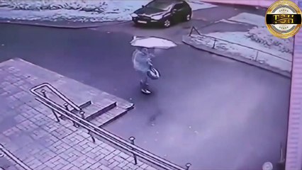 Una 'lluvia de chispas' ocurre durante una fuerte tormenta en San Petersburgo
