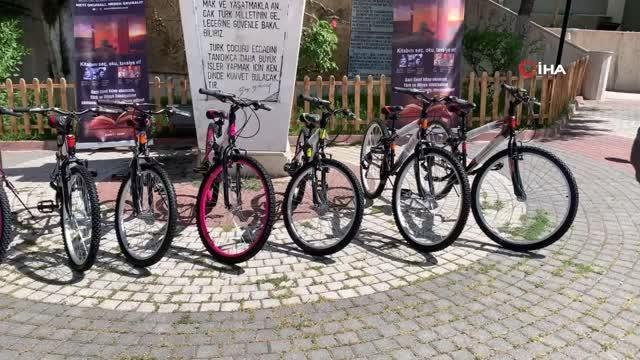 Emetli gençler ve veliler 7 ayda 42 bin adet kitap okudu