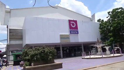Descubren una serpiente de tres metros de largo escondida en un almacén de un centro comercial