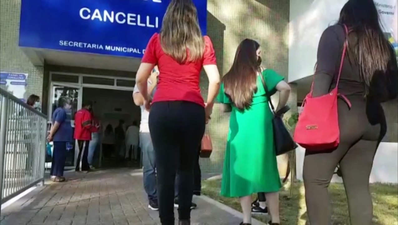 Gestantes e puérperas esperam mais de 4h para receber vacinas contra a covid; divulgação dizia que vacinação começaria às 13h