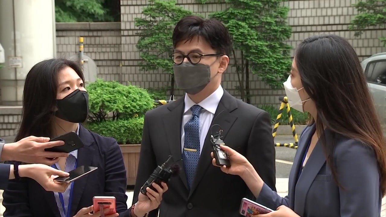 정진웅 재판에 증인 출석한 한동훈 "1년 간의 잘못 바로잡히는 과정" / YTN