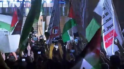 Descargar video: Waffenruhe zwischen Israel und Hamas hält zunächst