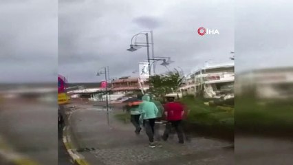 Ayvalık’ta fırtına dehşeti...Dalgalar tekneleri devirdi