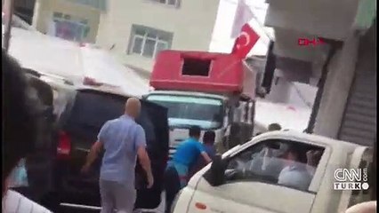 Pazarcılar arasında tekmeli tokatlı yer kavgası