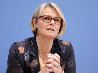 Karliczek: Kinder sollen noch vor den Ferien zurück in die Schule