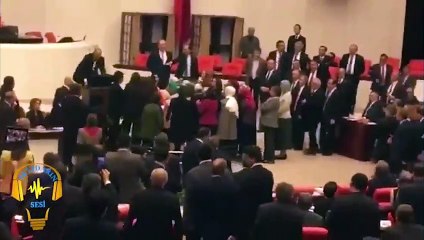 Kadın vekiller birbirine girdi!