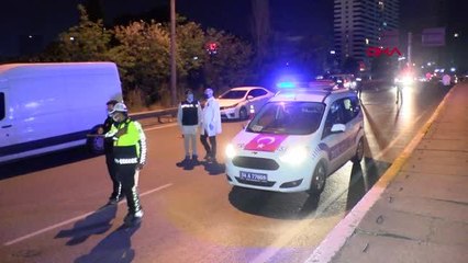 DENETİMDEN KAÇAN SÜRÜCÜ, OTOMOBİLİYLE BEKÇİLERE ÇARPTI 1'İ AĞIR 2 BEKÇİ YARALI - 2