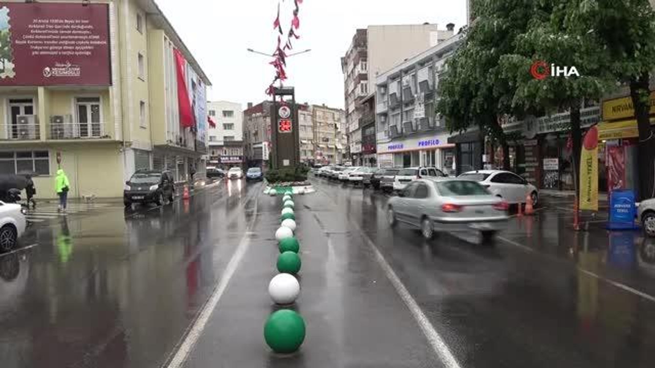 Trakya'da sağanak yağış etkili oluyor