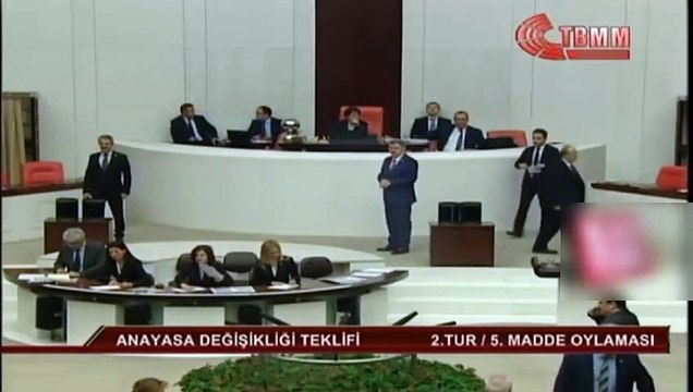 Ayşenur Bahçekapılı çok kızdı: Terbiyeli konuş benimle, dua et oylama var